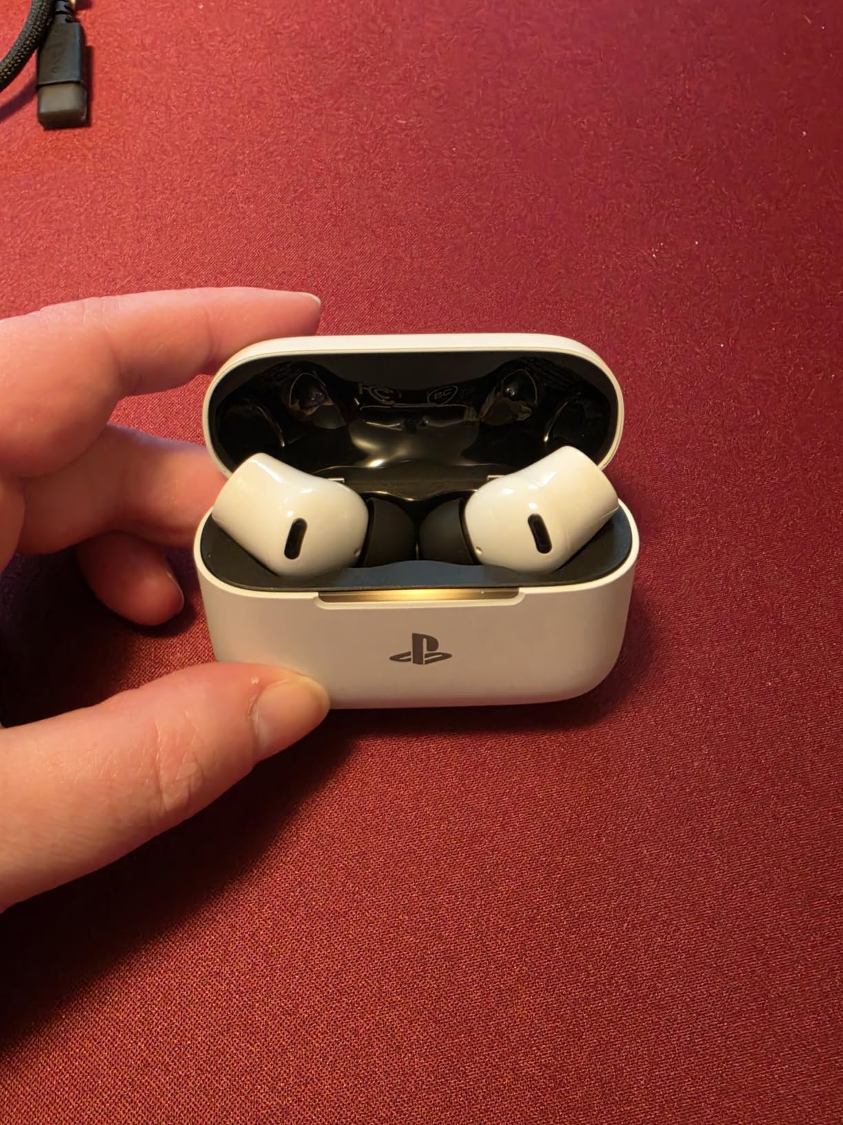 Razer Hammerhead V3 X Wireless Multi-Platform Gaming Earbuds, PS Edition | Licensed by Playstation, 2.4 GHz & Bluetooth 5.3, 35 Hr Battery, THX Spatial Audio, for PS5, PC, Smartphones, Steam Deck customer photo 1