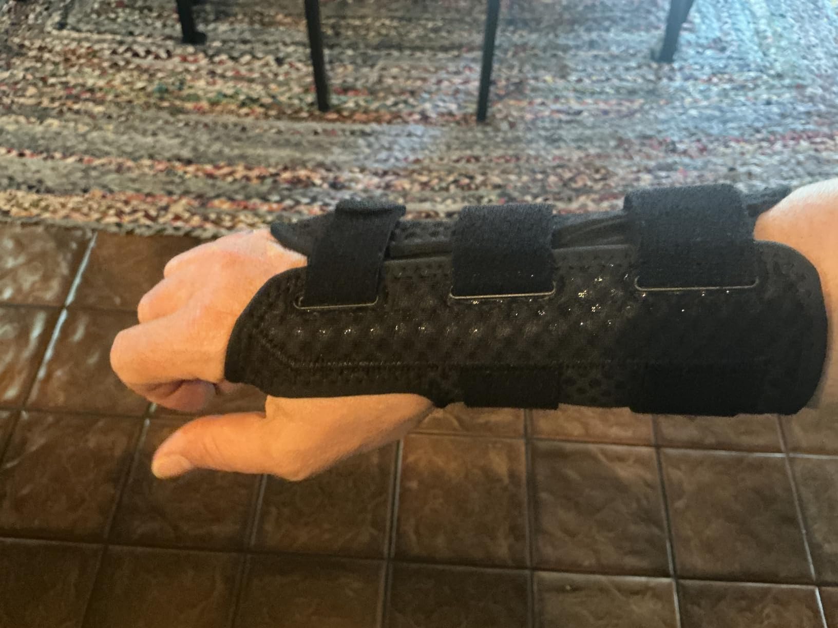 Reversible Carpal Tunnel Wrist Brace Night Support Left Right Hand | Wrist Splint Support for Carpal Tunnel, Tendonitis, Sprain, Arthritis. Hand Brace for Sleeping, Work, Typing. Breathable, Adjustable customer photo 2