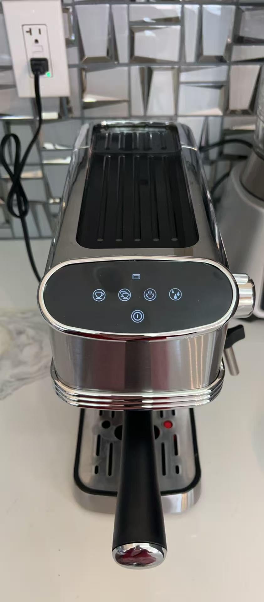 Kismile Automatic Grind & Brew Coffee Maker with Burr Grinder | Adjustable Grind & Brew Strength, 24H Timer, 2H Keep Warm, Descaling Alert, Reusable Filter & Glass Carafe customer photo 1