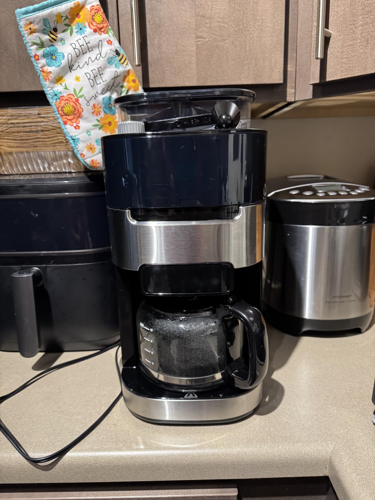 Kismile Automatic Grind & Brew Coffee Maker with Burr Grinder | Adjustable Grind & Brew Strength, 24H Timer, 2H Keep Warm, Descaling Alert, Reusable Filter & Glass Carafe customer photo 2