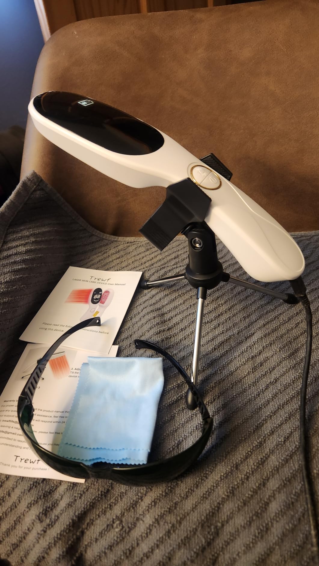Cold Laser Therapy Device, Handheld Red & Infrared Light Device with 3x808nm & 18x650nm LEDs, Portable LLLT Light for Humans & Pets, Daily Wellness & Muscle Comfort customer photo 2