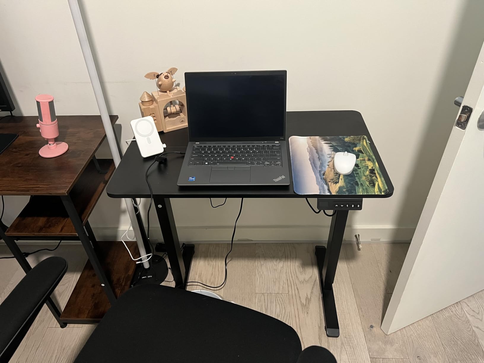Claiks Electric Standing Desk, 32 x 19 Inch Small Height Adjustable Sit Stand Desk for Home Office, Computer Desk with Memory Presets, Cable Management & Headphone Hooks, 156 lbs Capacity, Black customer photo 2