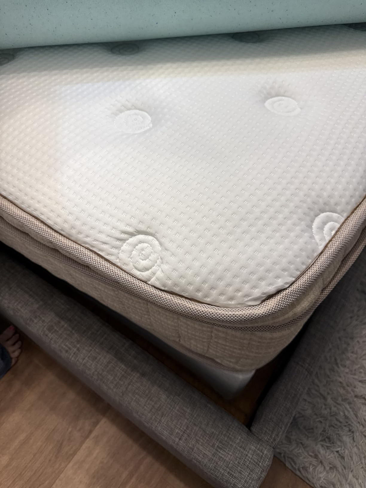 BedStory 14 Inch Mattress King, Hybrid Mattress for Back Pain Relief & Heavy People, Zoned Lumbar Support, No Sagging Pocket Spring Mattress in a Box 10-Year Warranty customer photo 1