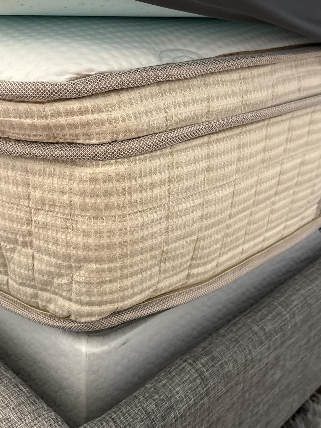 BedStory 14 Inch Mattress King, Hybrid Mattress for Back Pain Relief & Heavy People, Zoned Lumbar Support, No Sagging Pocket Spring Mattress in a Box 10-Year Warranty customer photo 2