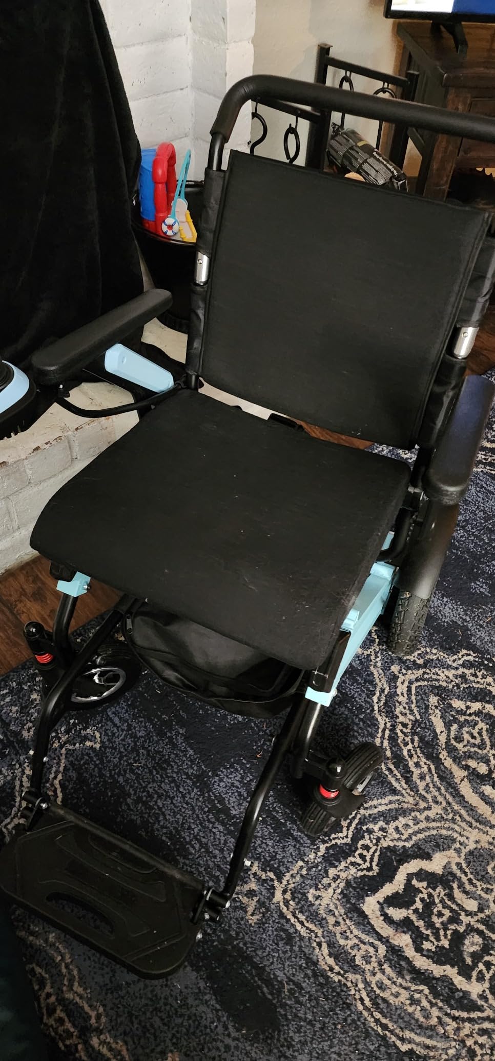 440lbs Capacity 22 inch Seat Wide Electric Wheelchair, 700W Powerful Motor Power Wheelchair, 30+ Miles Foldable All Terrain Motorized Wheelchair with 2 * 12AH Li-ion Battery, with Backpack, Dust Cover customer photo 2