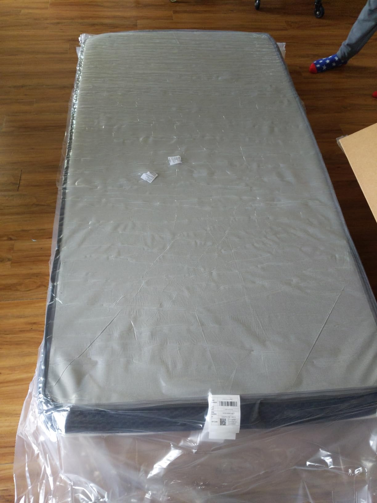 Firm Queen Mattress - 14 Inch Memory Foam Mattress Queen with Orthopedic Lumbar Support - Motion Isolation & Cool Sleep, CertiPUR-US Certified, Assembled in USA customer photo 2