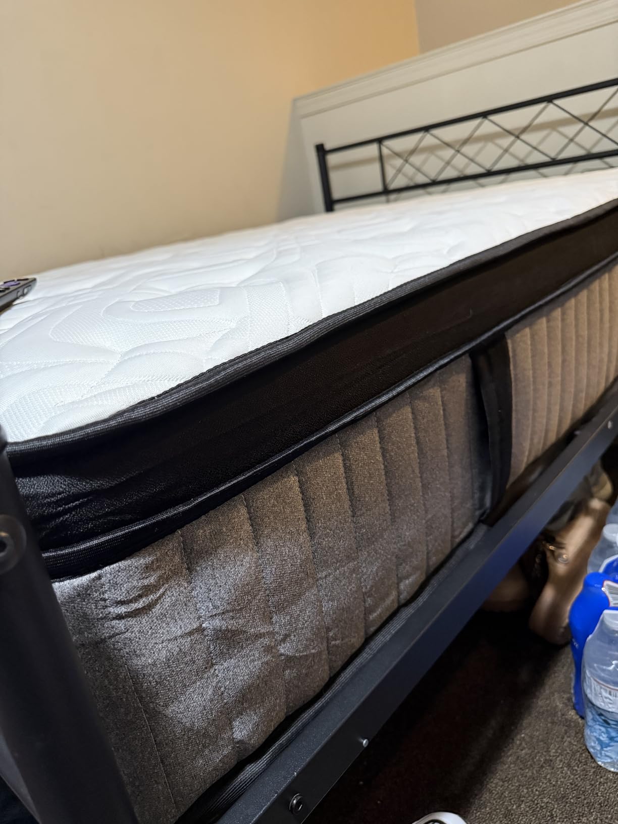 BedStory Medium Firm Queen Mattress 14 Inch, Deep Sleep Hybrid Mattresses 7-Zone Pain Relief - Extra Firm Bed in a Box - Fiberglass Free, CertiPUR-US Certified customer photo 1