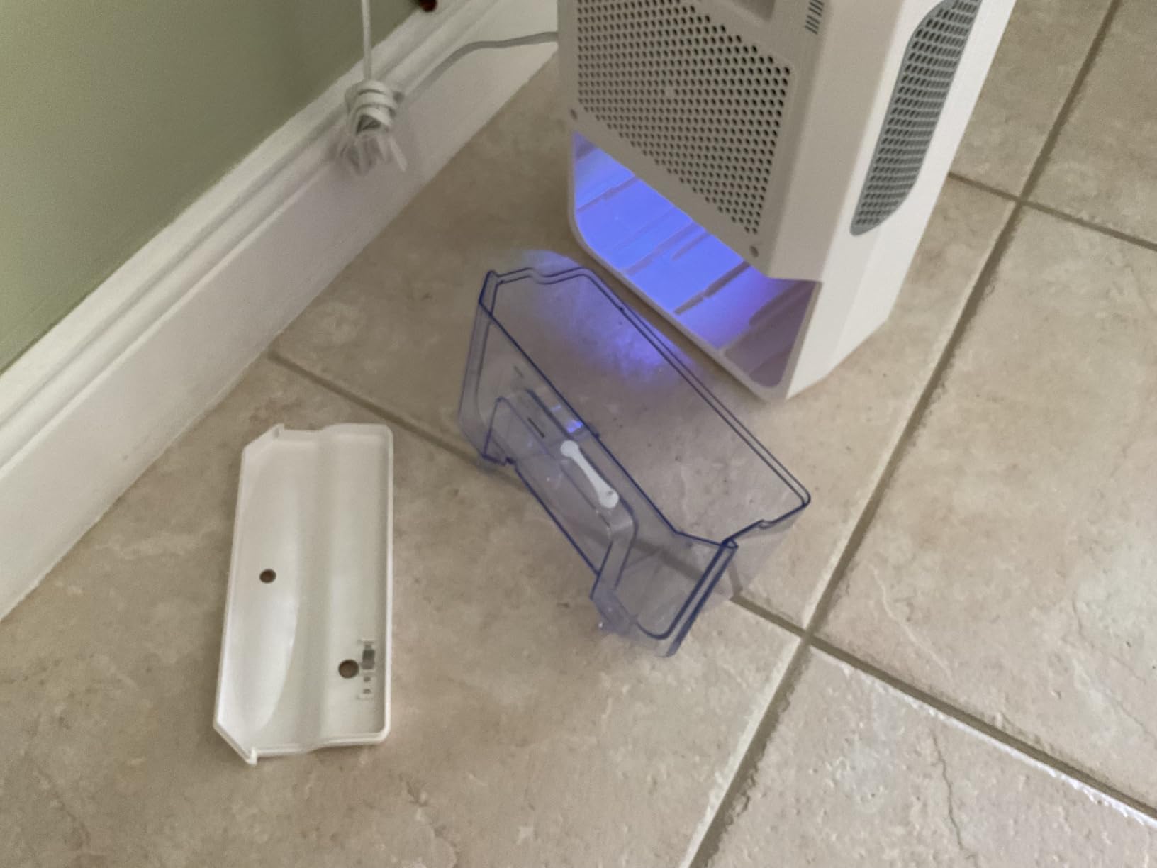 CLEVAST Small Dehumidifier for Bathroom, Bedroom, Quiet Operation, Portable | 30 oz Water Tank, Auto Shut-Off, Compact Mini Ultra-Quiet 24dB Dehumidifier for Closet, Camper & Small Spaces customer photo 1