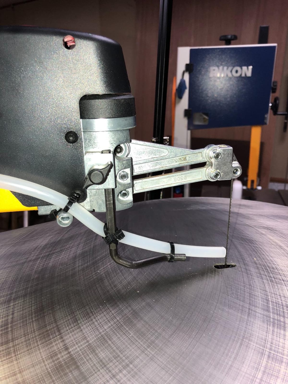 DEWALT Scroll Saw, 1.3 Amp, 20 in Steel Blade, With Variable-Speed Trigger, For Precise Cuts (DW788) customer photo 1
