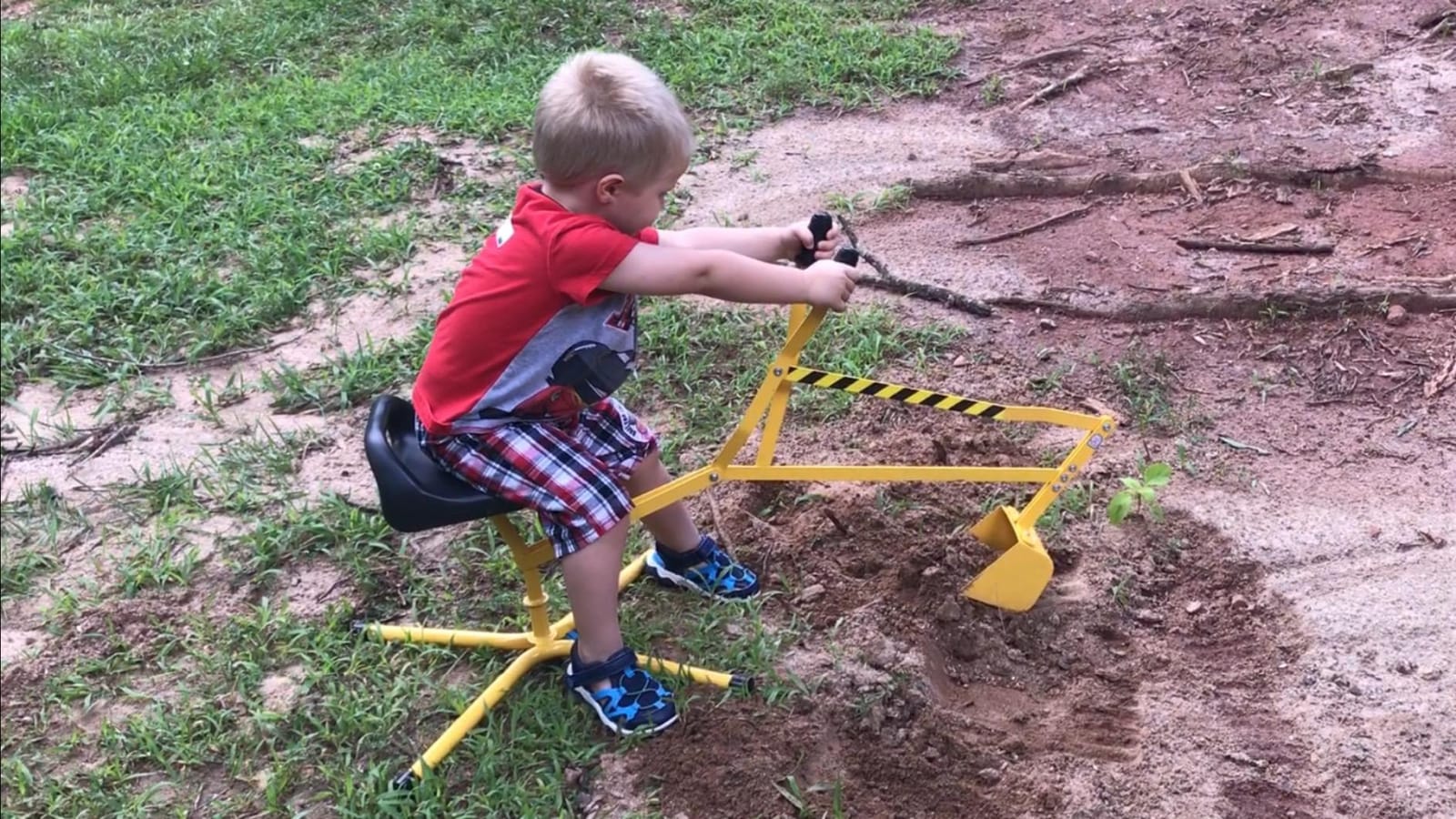 Big Dig Excavator Ride-On Sandbox Digger with 360 Rotation Base, Yellow customer photo 2