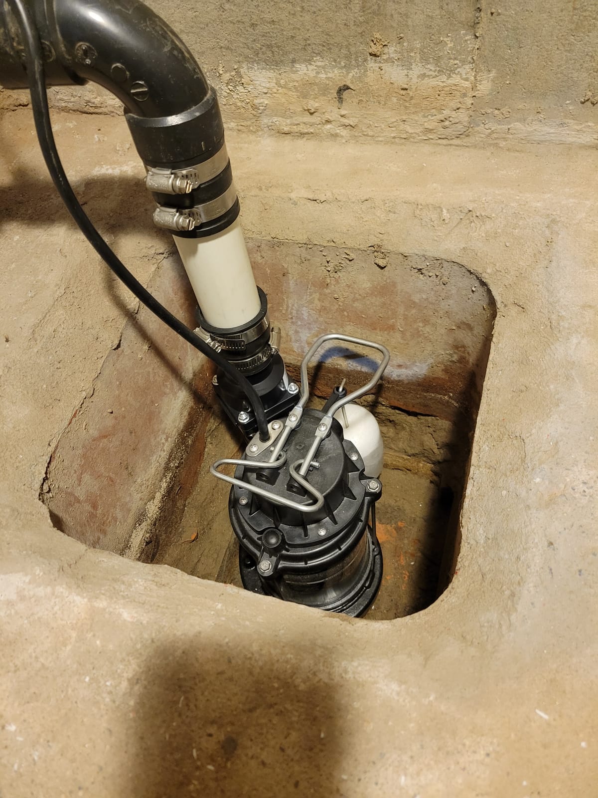 WAYNE CDU790-1/3 HP Submersible Cast Iron and Stainless Steel Sump Pump with Integrated Vertical Float Switch - Up to 4,600 Gallons Per Hour - Heavy Duty Basement Sump Pump, Black customer photo 1