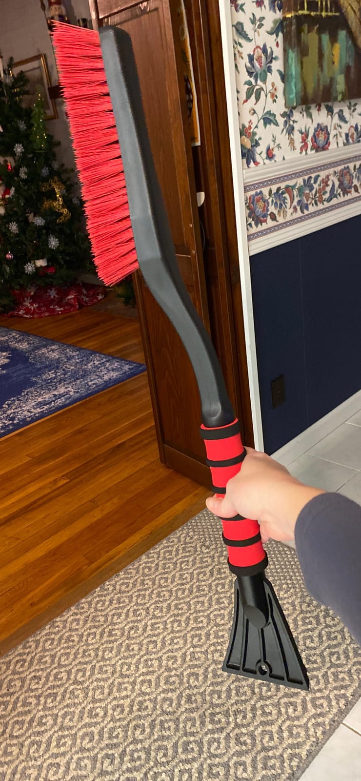 Mallory 532 26 Inch Snow Brush with Ice Scraper for Cars, Trucks, SUVs, RVs, and More (Colors May Vary) customer photo 1