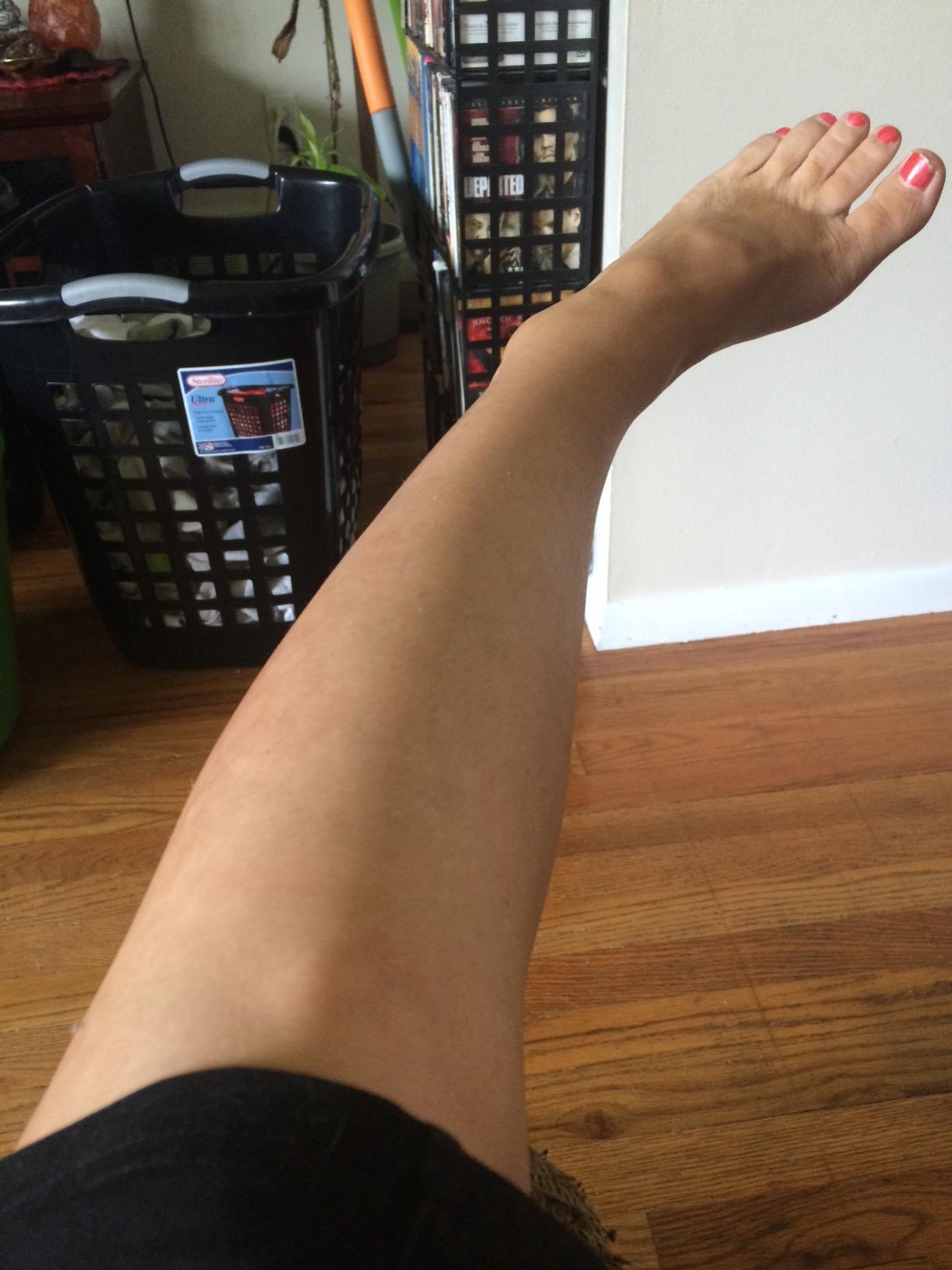 L'Oreal Paris Sublime Bronze Self Tanning Towelettes, Streak-Free, Natural Looking Tan, 6 ct customer photo 1