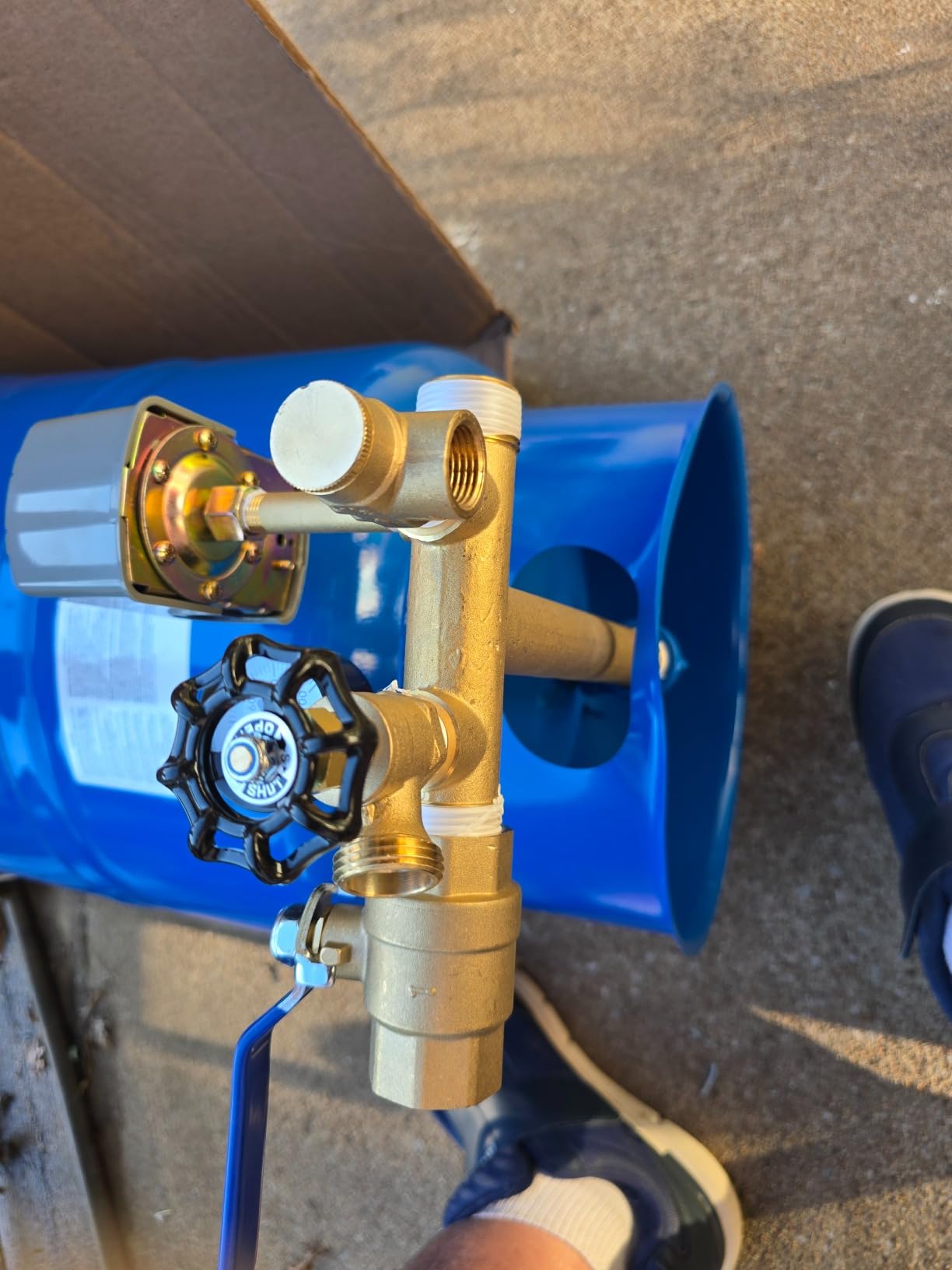 WaterWorker HT-30B Vertical Pressure Well Tank, 30-gallon tank with 26-gallon capacity, Blue customer photo 1