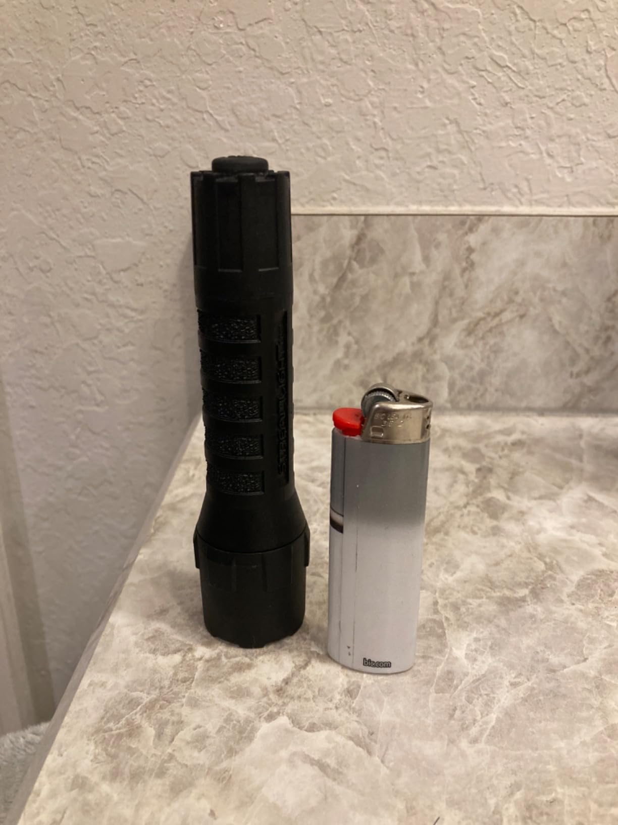 Streamlight 88850 PolyTac 600-Lumen Tactical Flashlight, Black customer photo 2