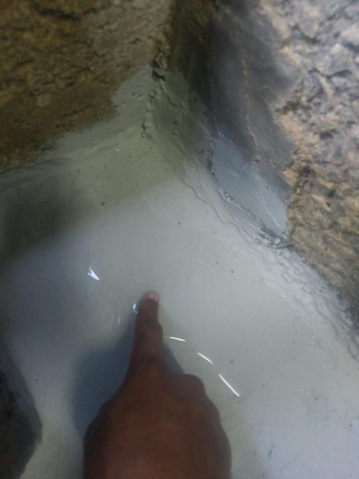 UGL DRYLOK Original Latex Basement and Masonry Waterproofer, Gray, 1 gal customer photo 1