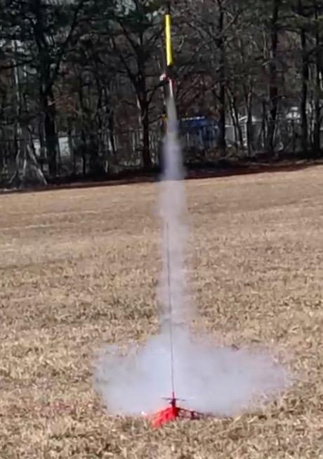 Estes 1491 Taser Rocket Launch Set, Beginner Flying-Rocket-Model Building Kit for Ages 10+, Includes Launch Pad System customer photo 1