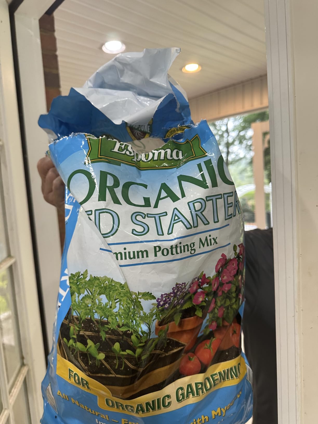 Espoma Organic Potting Soil Mix - All Natural Potting Mix for All Indoor & Outdoor Containers Including Herbs & Vegetables. for Organic Gardening, 8qt. Bag. Pack of 1 customer photo 1