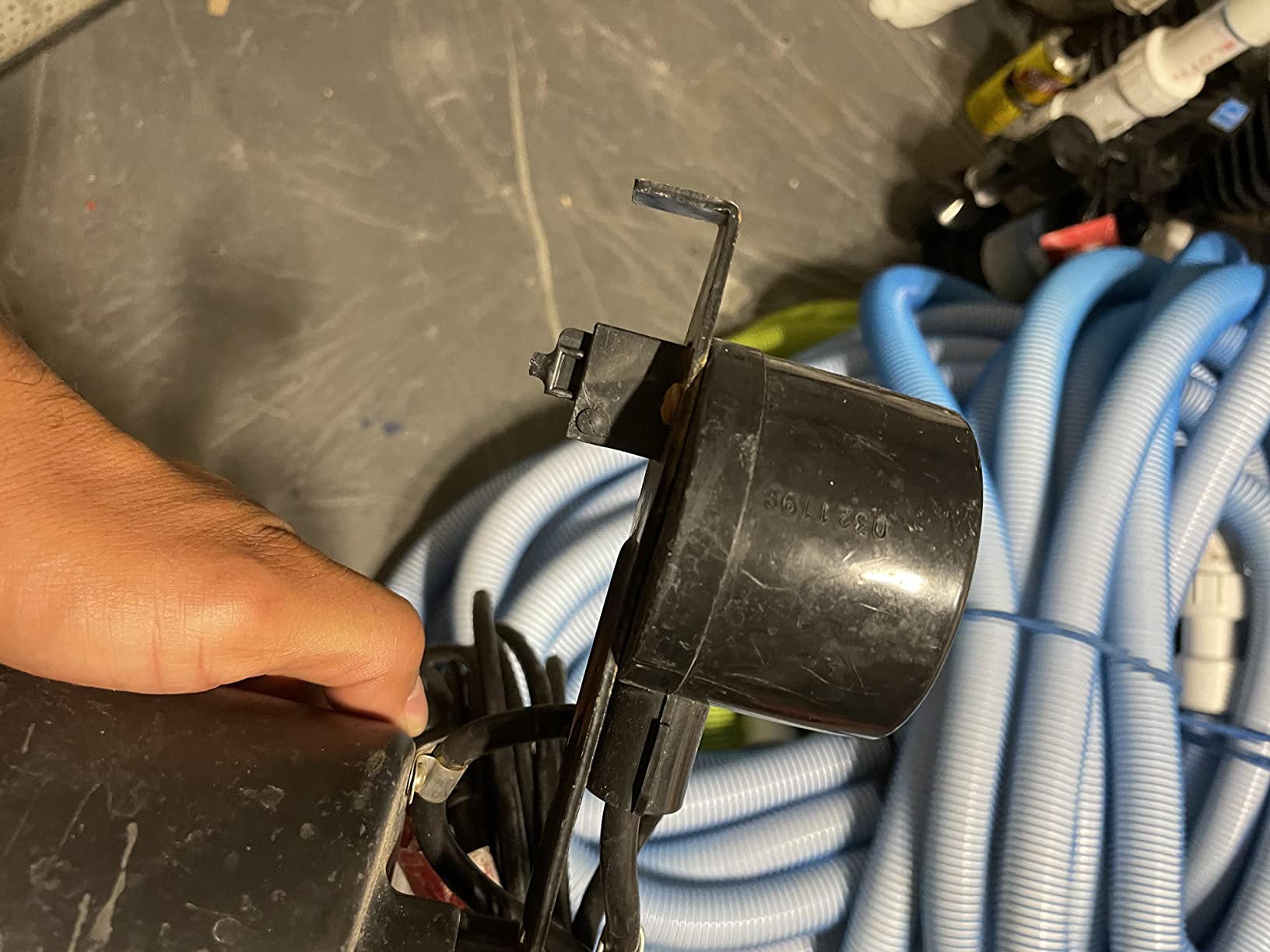 Superior Pump 92572 1/2 HP Thermoplastic Submersible Sump Pump with Vertical Float Switch customer photo 2