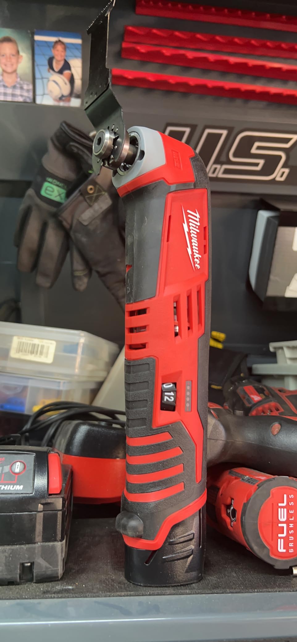 Milwaukee 2426-20 M12 12 Volt Redlithium Ion 20,000 OPM Variable Speed Cordless Multi Tool with Multi-Use Blade, Sanding Pad, and Multi-Grit Papers (Battery Not Included, Power Only) customer photo 2