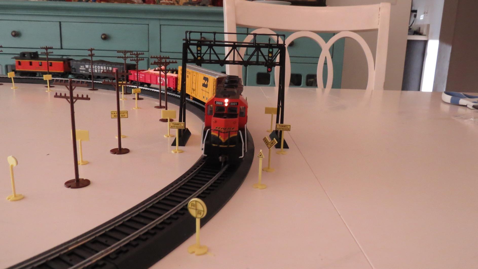 Bachmann Trains Rail Chief Ready to Run Electric Train Set, HO Scale | Complete 130 Piece Set; Locomotive, Rolling Stock, Track, Power Pack and Speed Controller, Build Your Model Railroad, #706 customer photo 2