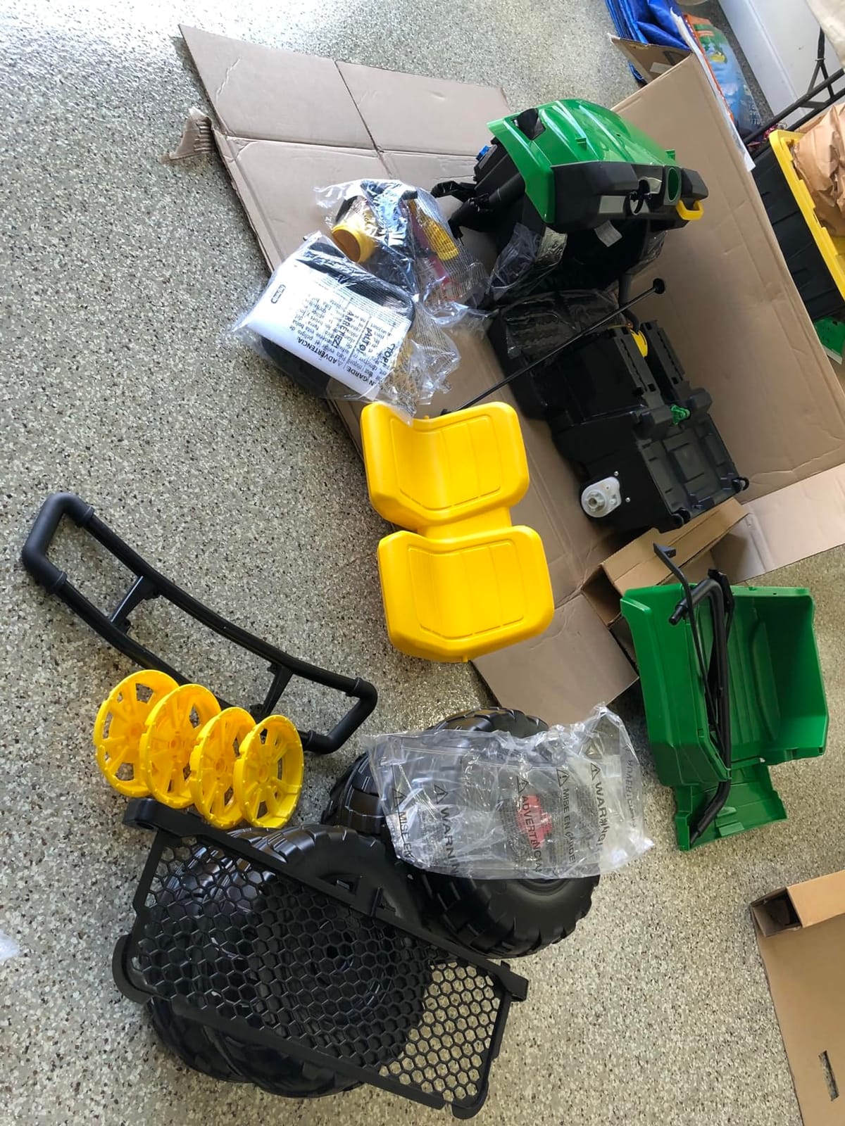 Peg Perego John Deere Gator XUV Extra-Large 12 Volt Ride-on, Durable Design for Kids 3-8, Green customer photo 1