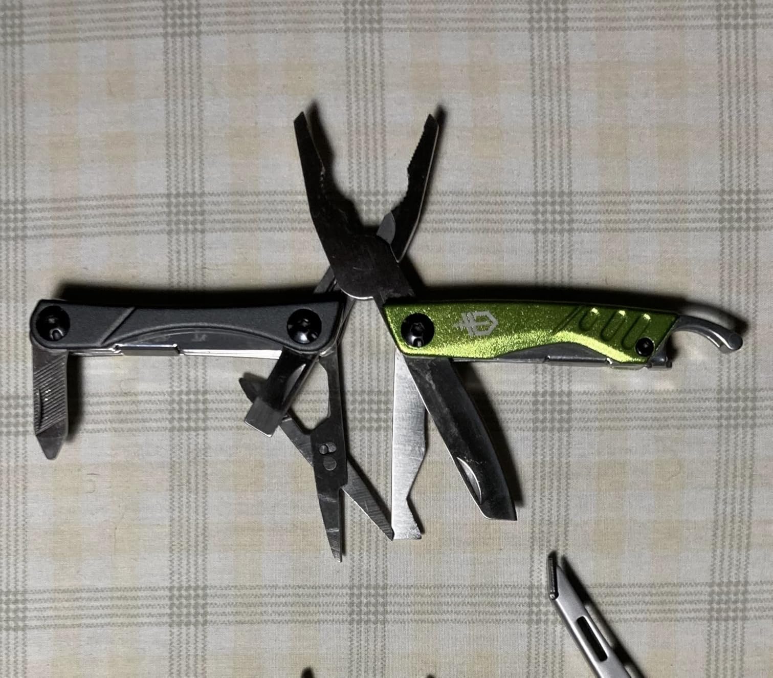 Gerber Dime 12-in-1 Mini Multitool Pliers, Pocket Knife,Bottle Opener,Black customer photo 1