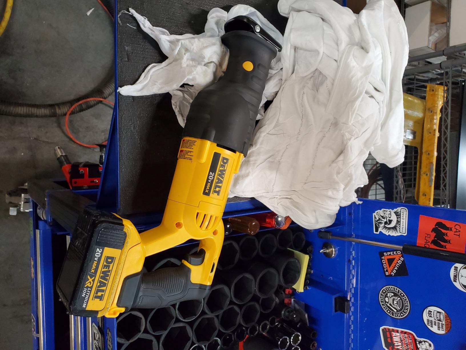 DEWALT 20V MAX Reciprocating Saw, 3,000 Strokes Per Minute, Variable Speed Trigger Cordless Saw, Tool Only (DCS380B) customer photo 1