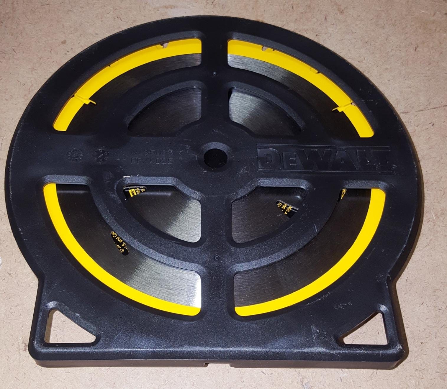DEWALT Circular Saw, 7-1/4 inch, Pivoting with up to 57 Degree Bevel, Corded (DWE575SB) customer photo 1