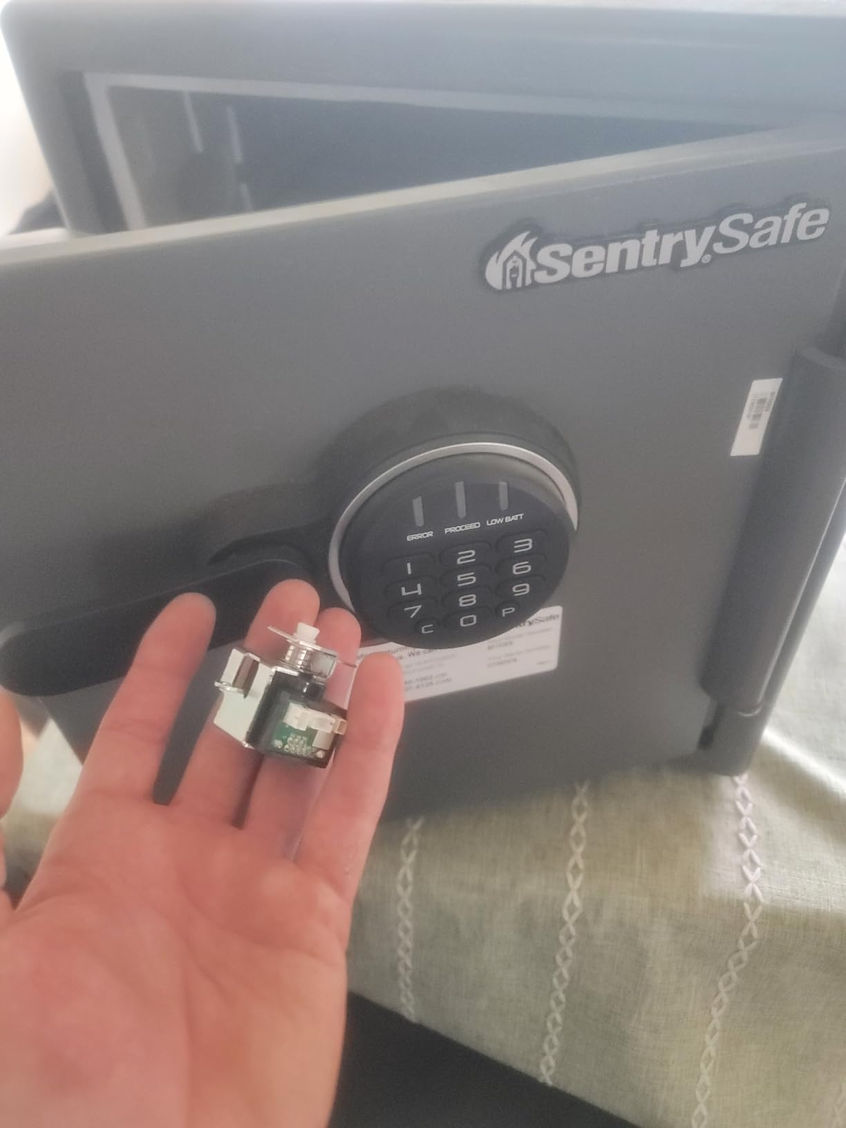 SentrySafe Black Fireproof Safe with Digital Push Button Keypad, Home Safe For Money, Documents, and other Valuables, 1.23 Cubic Feet, SF123ES | Fire Resistant Home Safe With Digital Keypad, Shelf, Door Pocket For Organization, Securely Store Money, Documents, Valuables customer photo 1