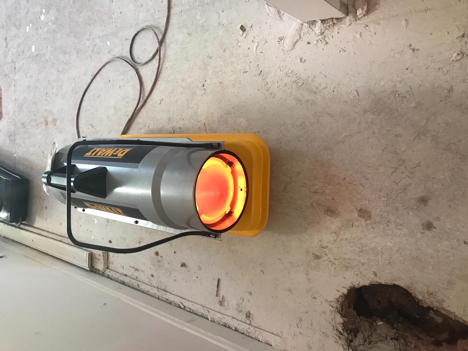 DEWALT DeWalt 80,000 BTU 2,000 sq ft Forced Air Diesel/Kerosene Portable Heater customer photo 2