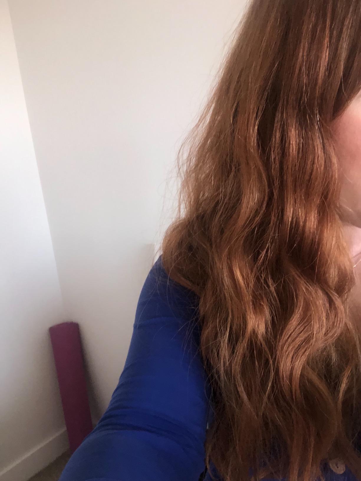Bumble and bumble. Hairdresser's Invisible Oil Frizz-Reducing Hair Oil | Heat Protection, Frizz Control + Shine | Curly, Wavy, Straight | With Grapeseed, Coconut + Argan Oils customer photo 2