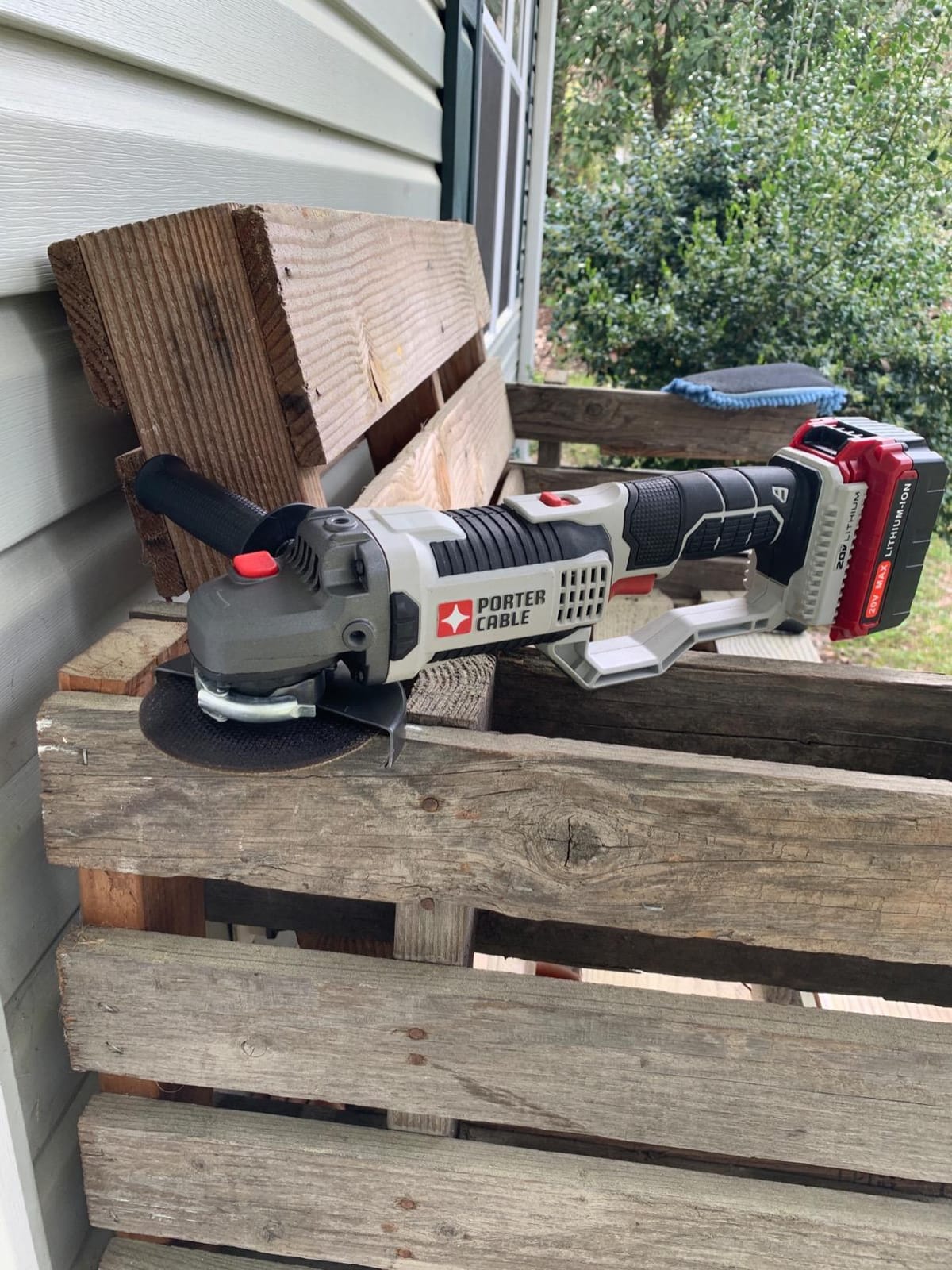 PORTER-CABLE 20V MAX* Angle Grinder Tool, 4-1/2-Inch, Tool Only (PCC761B) customer photo 1