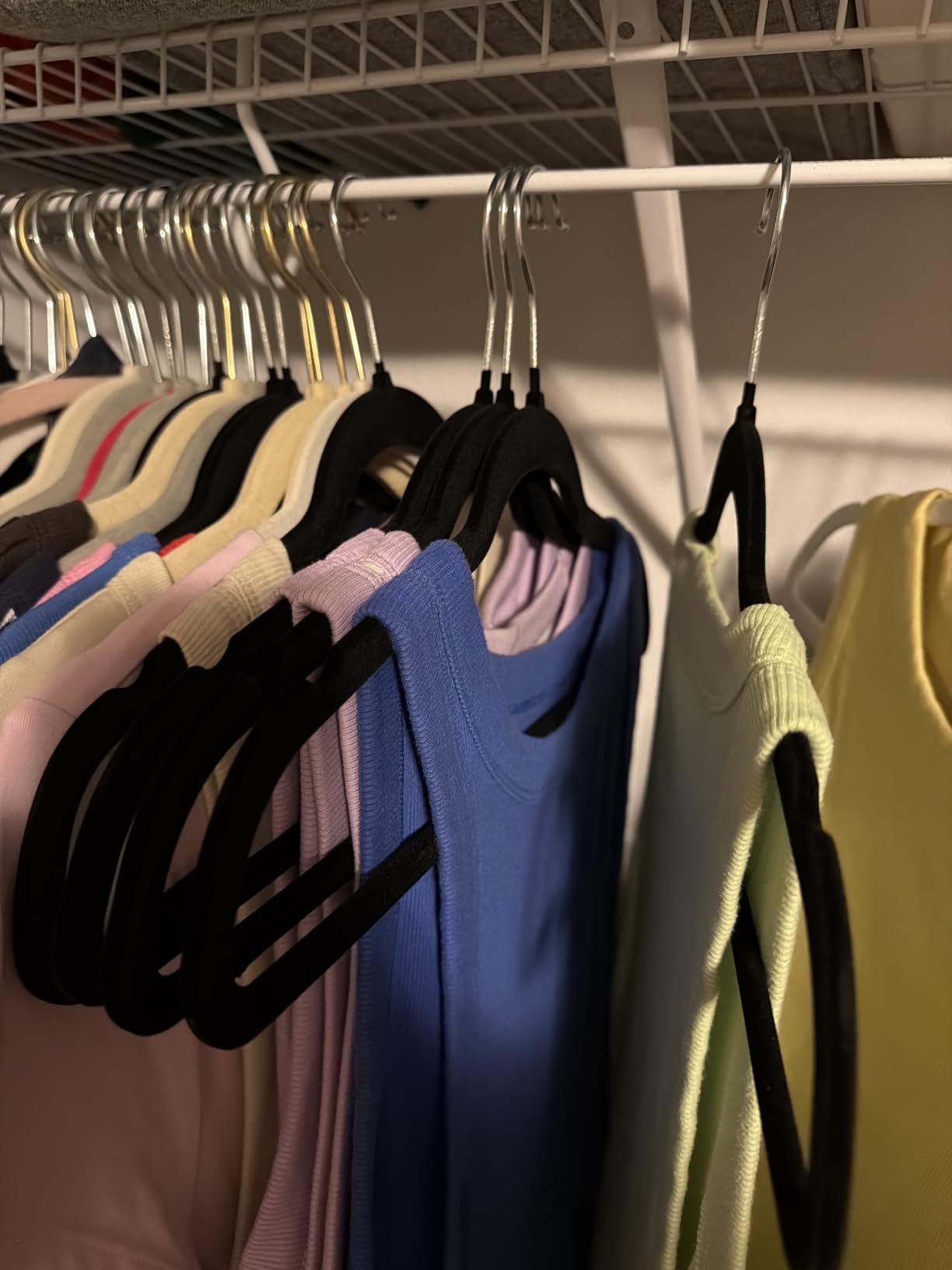 Amazon Basics Slim Velvet Non-Slip Space Saving Suit Clothes Hangers for Closet Organization, Black/Silver, 30-Pack customer photo 1