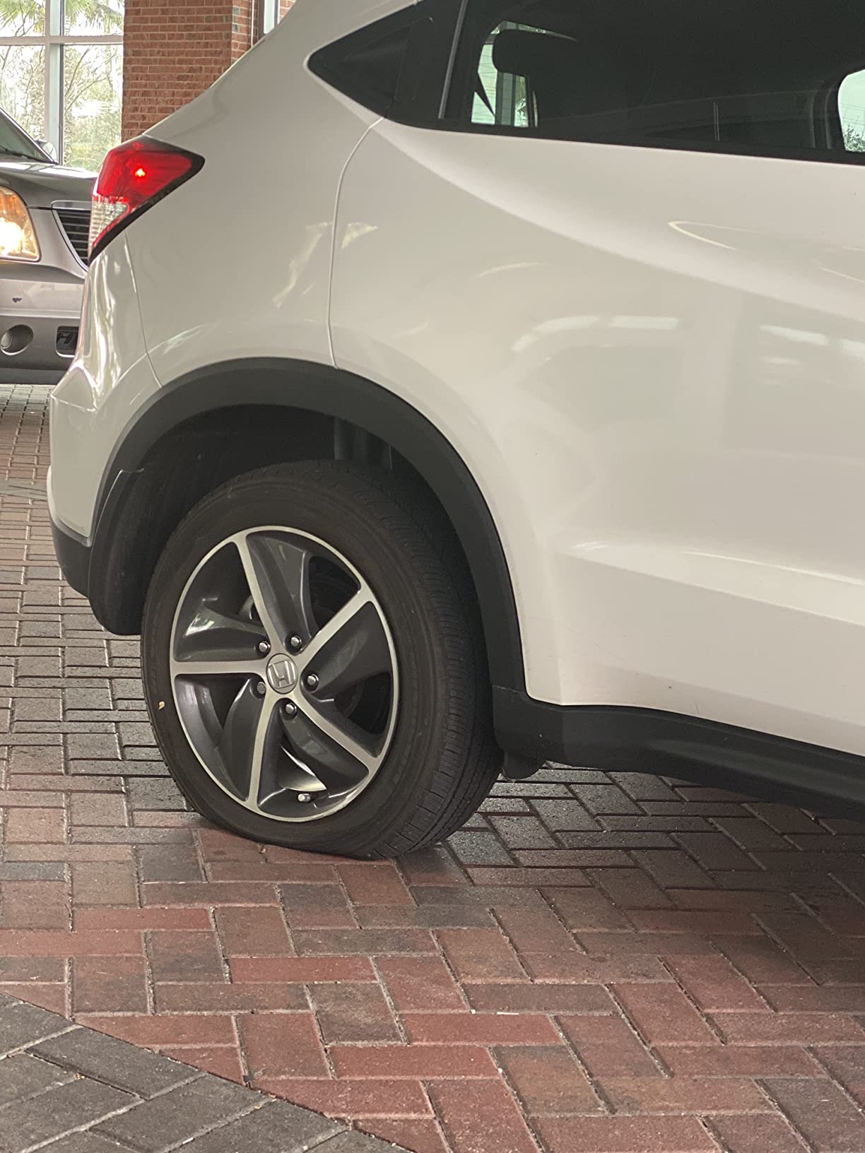 Michelin Primacy MXV4 215/55R17 94V (Set of 1 Tire Only) customer photo 1