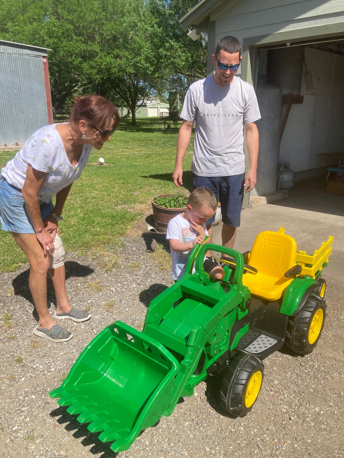 Peg Perego John Deere Ground Loader Tractor Extra-Large 12 Volt Ride on Tractor for Kids Ages 3-7 customer photo 1