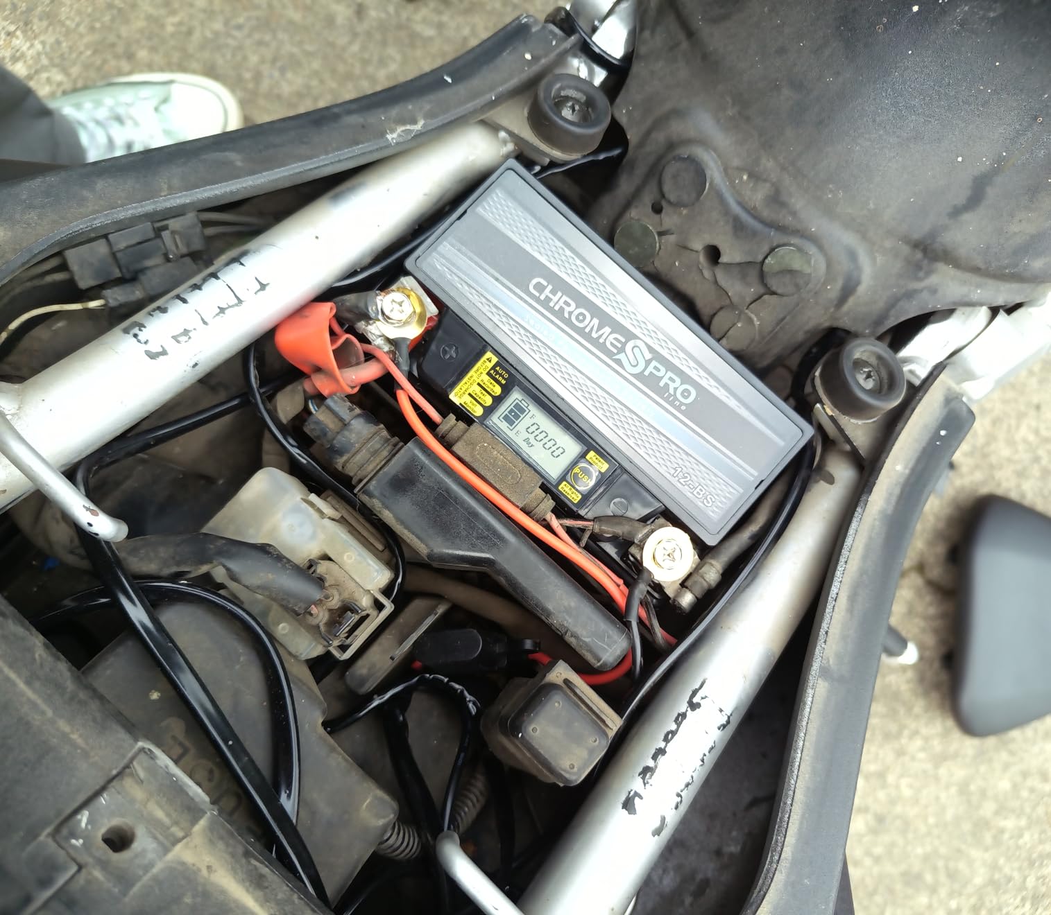 Chrome S Pro iGel YTX12-BS Battery – 180 CCA, Gel Electrolyte, LCD Display, 12V 10Ah – Fits ATV, Motorcycle, Scooter, Jet Ski, Dirt Bike, UTV, Snowmobile & More – T3 Nut & Bolt Terminal customer photo 1