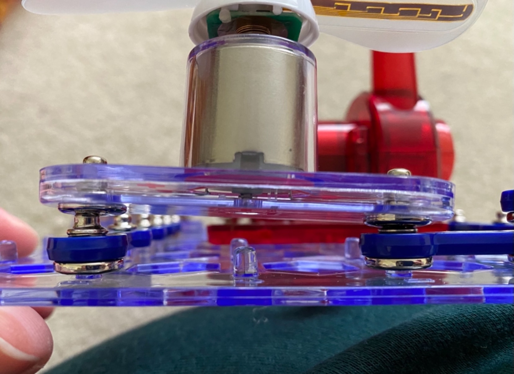 SNAP CIRCUITS Motion STEM Electronics Kit for Kids Ages 8+ customer photo 2