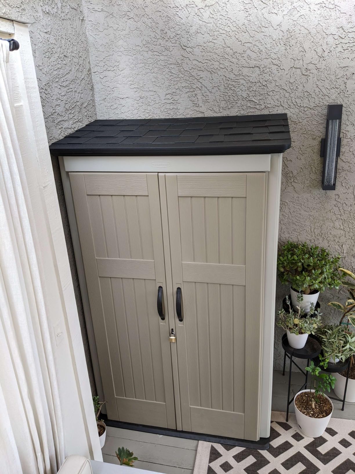 Rubbermaid Vertical Resin Outdoor Storage Shed With Floor (4 x 2.5 Ft) Weather Resistant Brown Organization for Home/Backyard/Garden Tools/Porch/Patio Cushions/Pool Chemicals/Toys customer photo 2