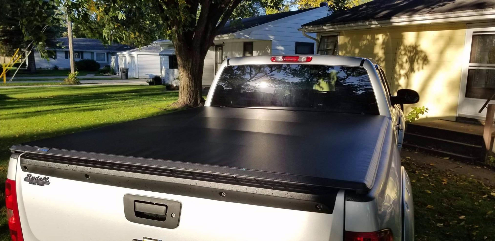 Tyger Auto T3 Soft Tri-fold Truck Bed Tonneau Cover Compatible with 2014-2018 Chevy Silverado GMC Sierra 1500; 2019 LD / Limited | 5'9