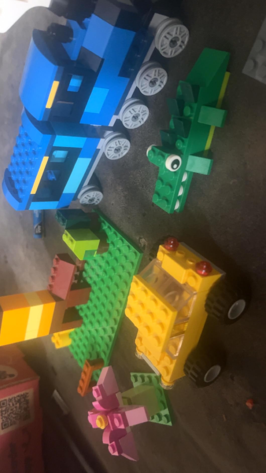 LEGO Classic Medium Creative Brick Box 10696 customer photo 2