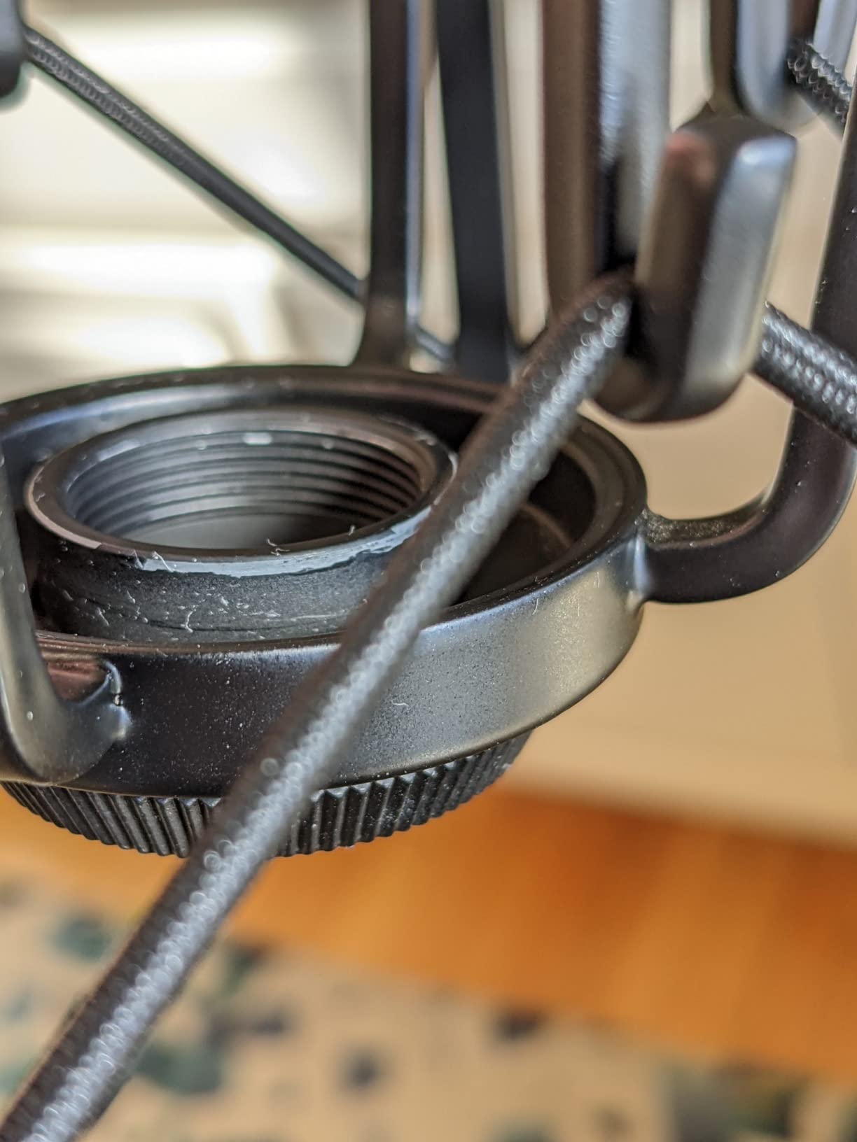 LyxPro MKS1-B Condenser Microphone Shock Mount, Anti-Vibration, Black customer photo 2
