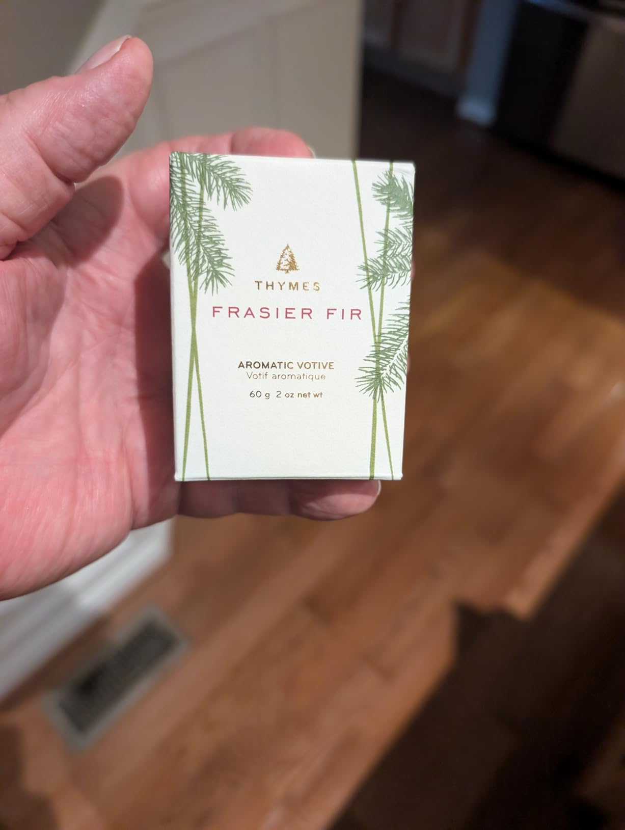 Thymes Frasier Fir Pine Needle Candle – Holiday Candles for Home Scented with Notes of Crisp Siberian Fir, Cedarwood & Sandalwood – Christmas Decor (6.5 oz) customer photo 1