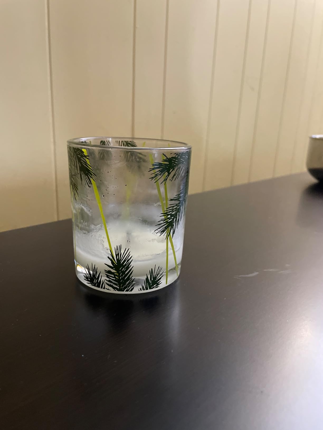 Thymes Frasier Fir Pine Needle Candle – Holiday Candles for Home Scented with Notes of Crisp Siberian Fir, Cedarwood & Sandalwood – Christmas Decor (6.5 oz) customer photo 2