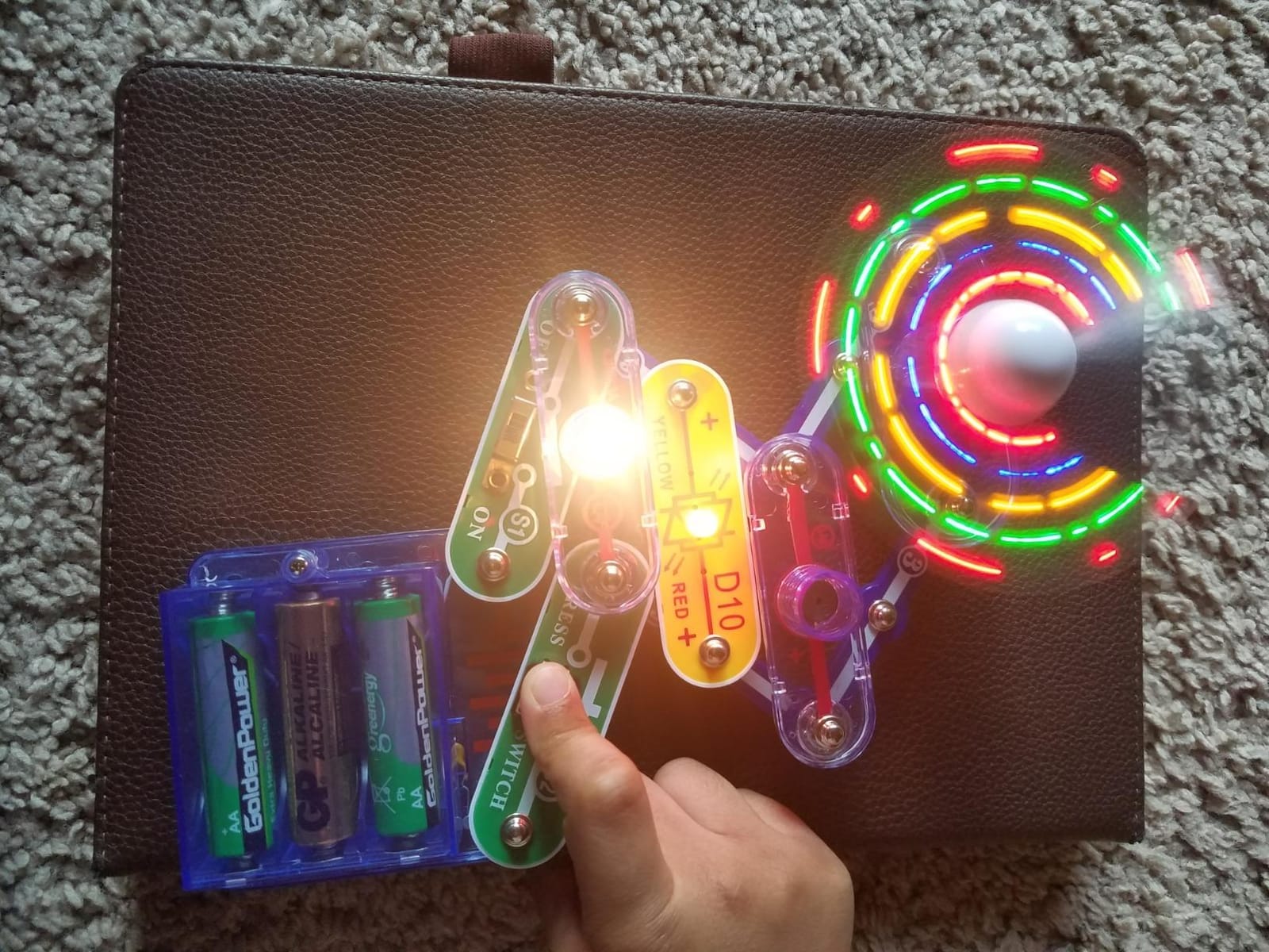 SNAP CIRCUITS Beginner SCB-20 STEM Electronics Toy for Kids Ages 5-9 customer photo 2