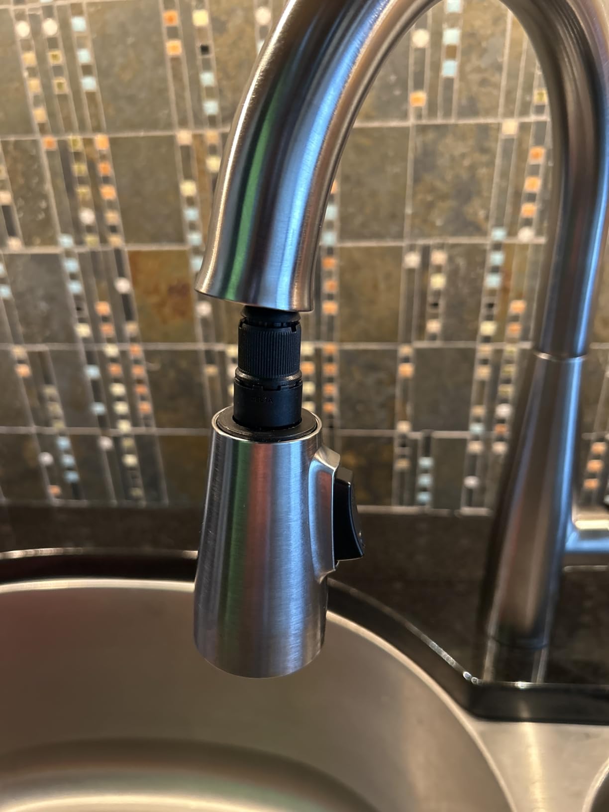 Delta Essa Matte Black Kitchen Faucet with Pull Down Sprayer, Modern Single Hole Kitchen Sink Faucet, Single Handle, Matte Black 9113-BL-DST customer photo 1