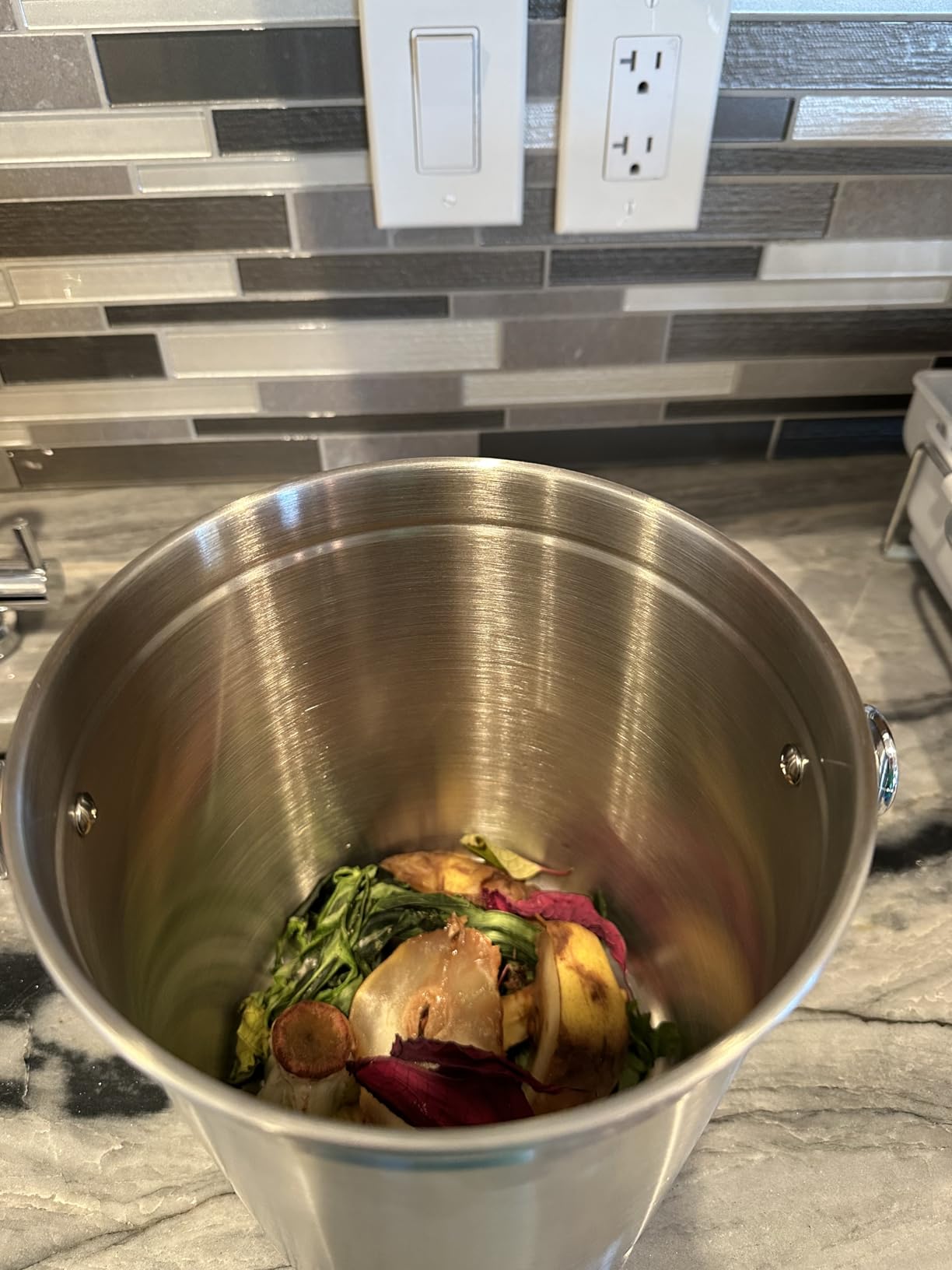 Utopia Kitchen Countertop Compost Bin 1.3 Gallon, Stainless Steel, Silver customer photo 1
