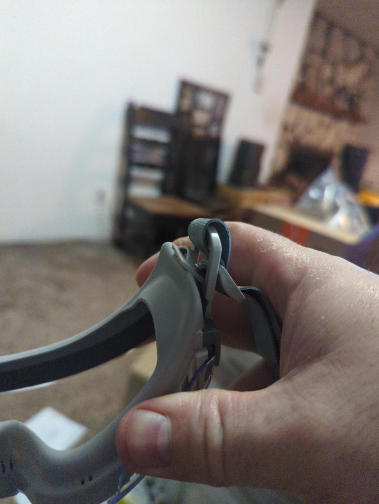 Honeywell Uvex Stealth Safety Goggles with Clear HydroShield Anti-Fog Lens, Grey Body & Neoprene Headband (S3960HS) customer photo 1