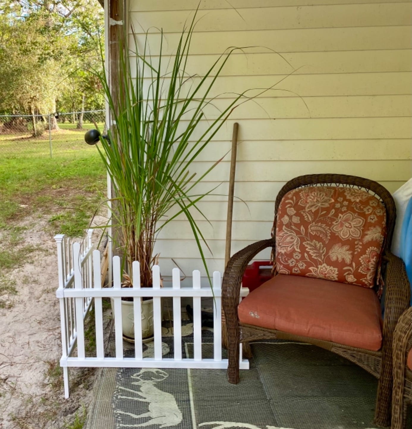 Zippity Ashley Corner Picket Fence, White Vinyl DIY No Dig Kit customer photo 1