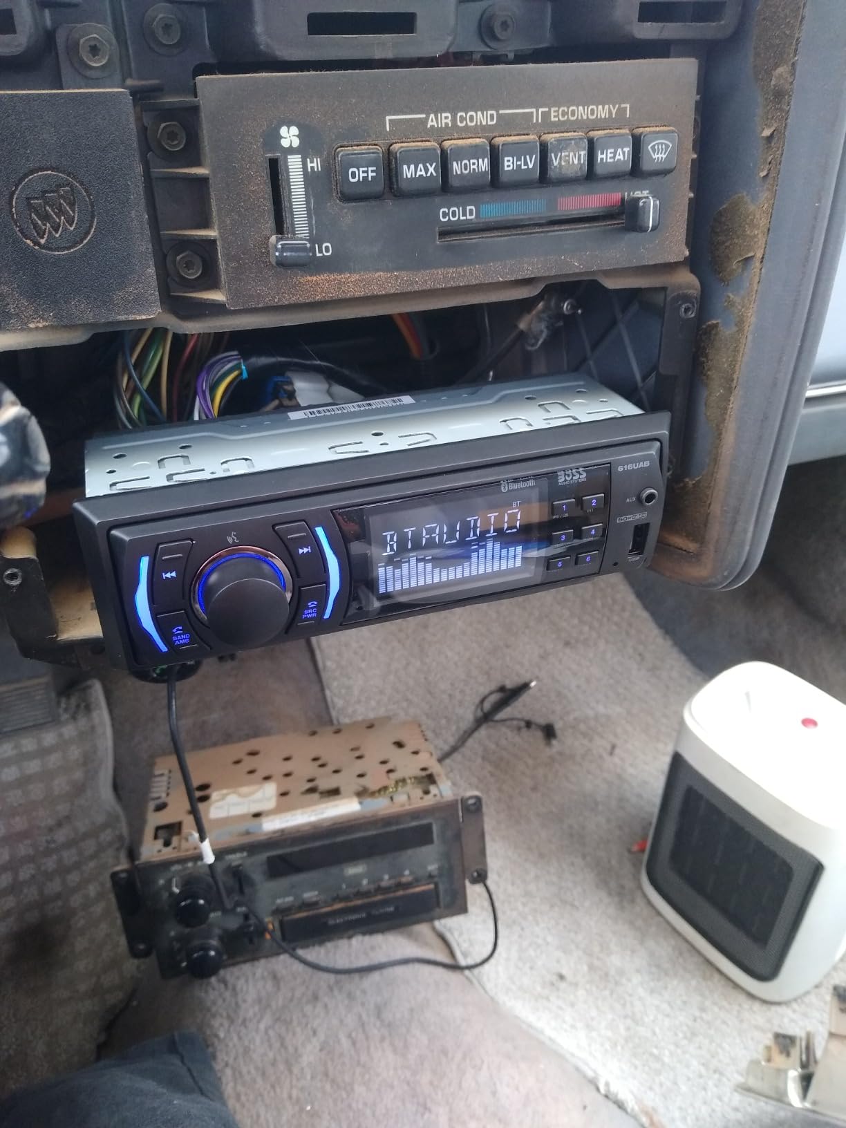 BOSS Audio Systems 616UAB Single DIN Bluetooth Car Stereo, No DVD, USB customer photo 1